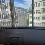 A Pe Para A Praia De Copacabana Com Conforto E Praticidade.