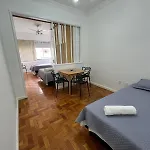 A Pe Para A Praia De Copacabana Com Conforto E Praticidade.