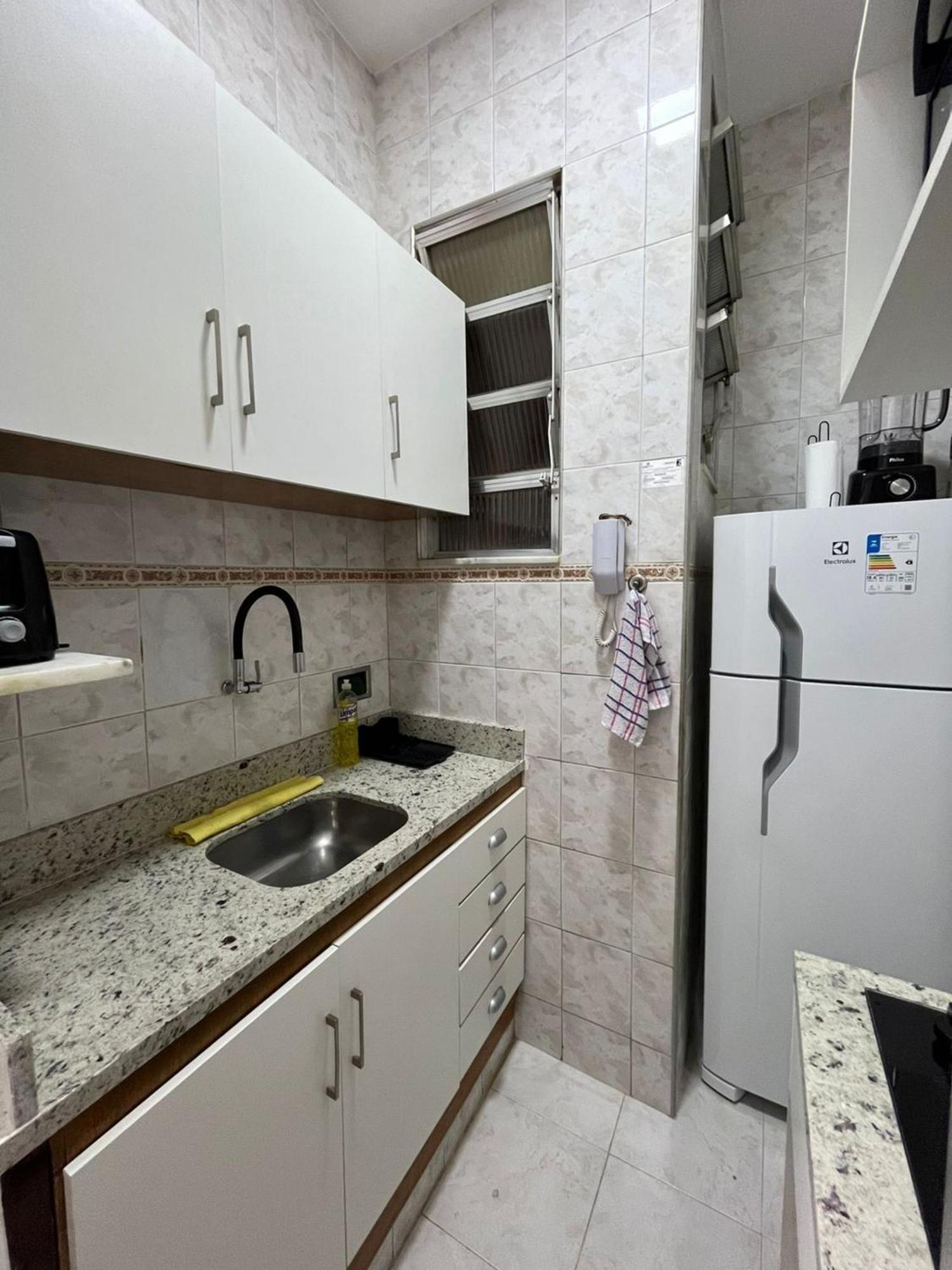 Apartamento A Pe A De Copacabana Com Conforto E Praticidade.
